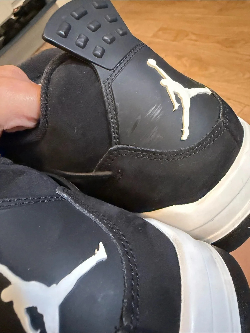 Men’s Jordan 4 Retro “White Thunder” Sneakers